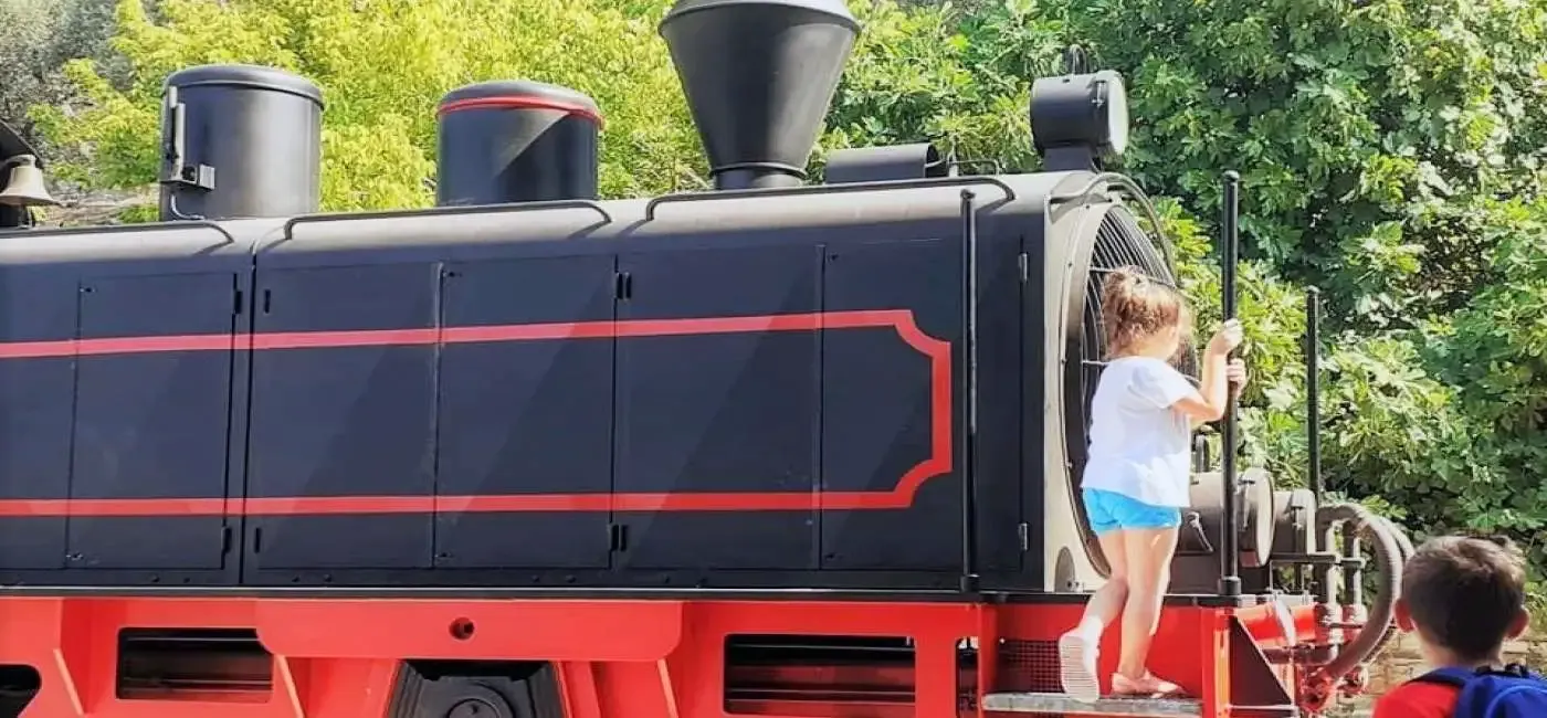 Μουτζούρης - Το τραινάκι του Πηλίου